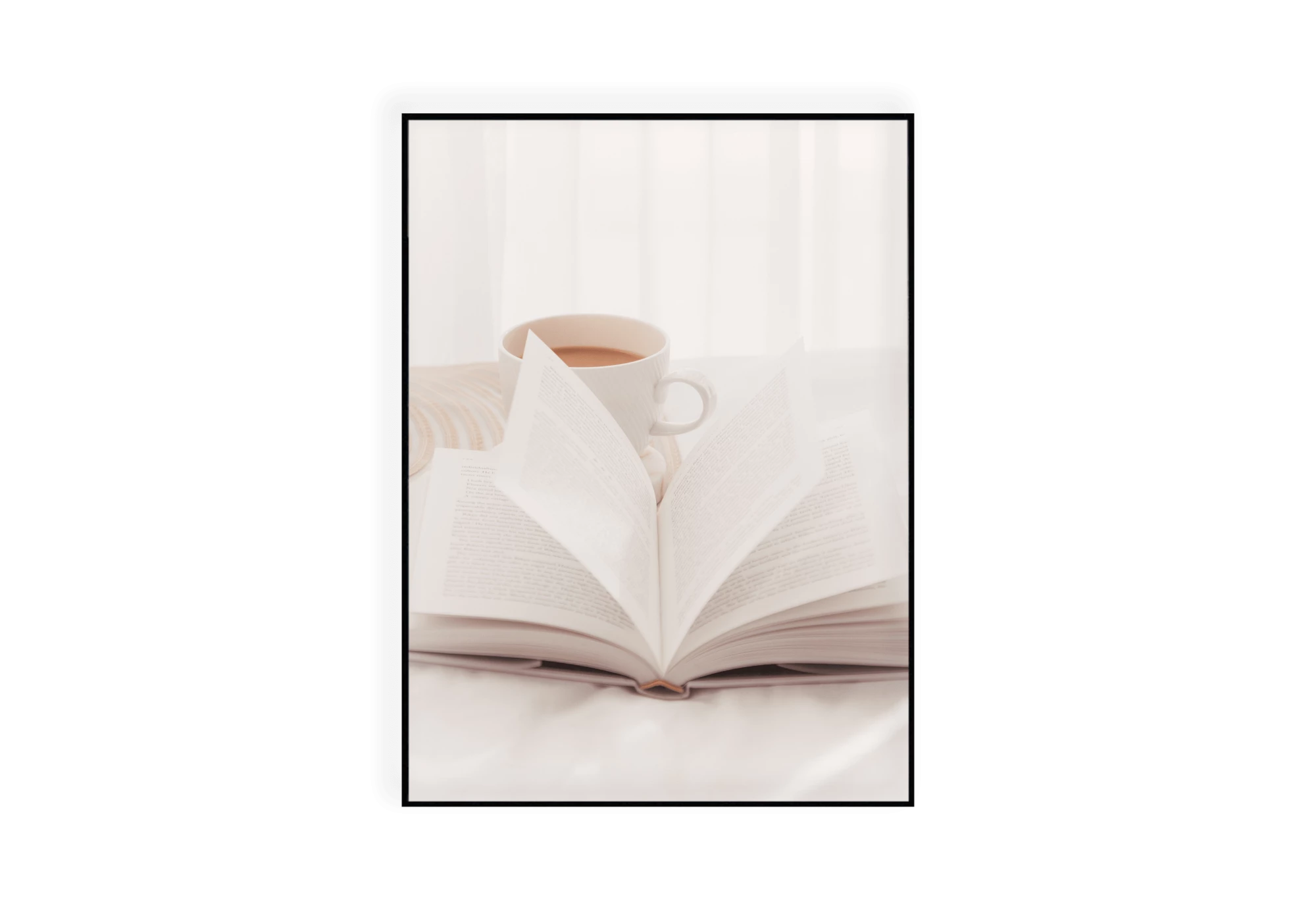 Photographie d'un livre ouvert sur des draps blancs accompagné d'une tasse de café en porcelaine.
