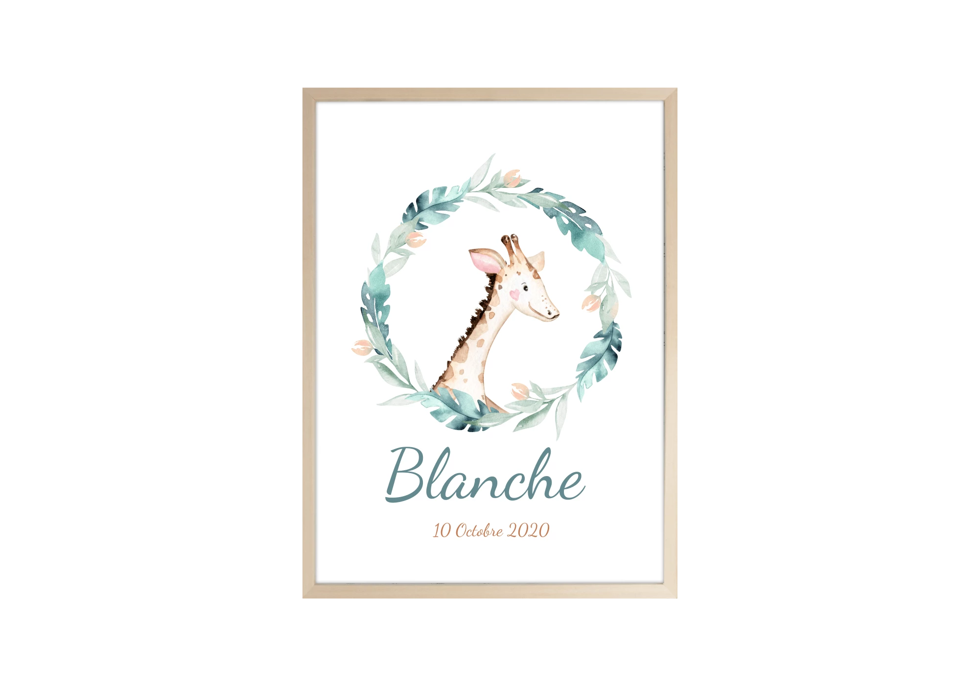 Portrait de girafe de profil dans une couronne de fleurs et de feuilles. Ce poster est réalisé en effet aquarelle et est personnalisable avec le prénom de votre enfant.