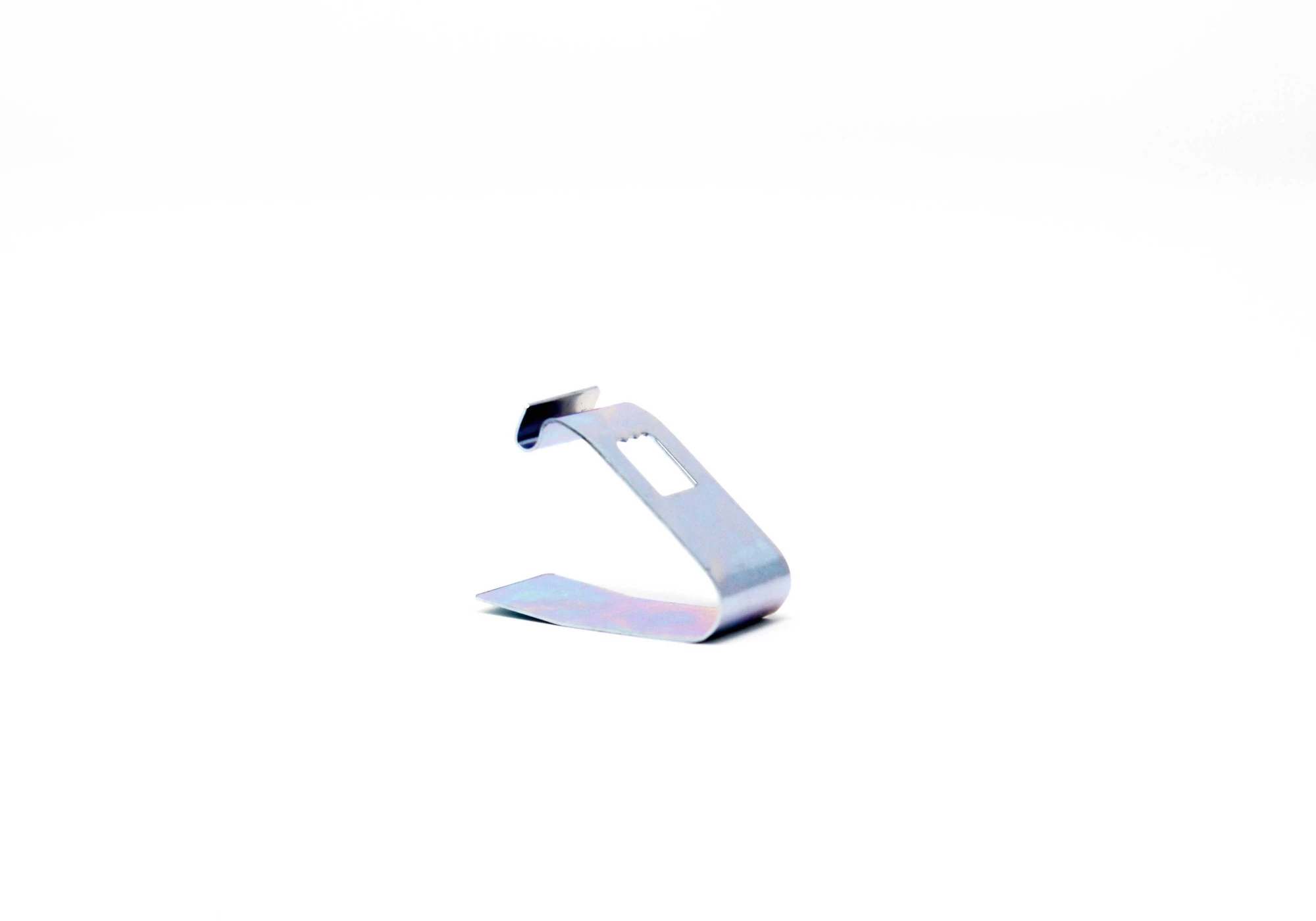 Attache métallique double fonction pour cadre en aluminium