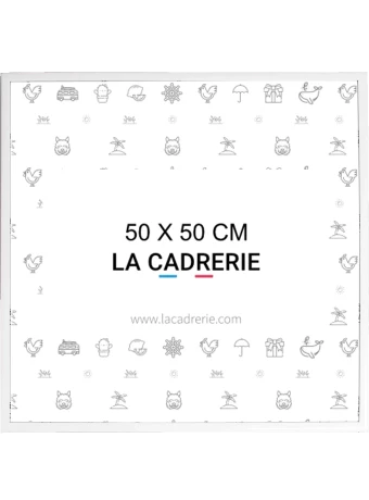 Découvrez notre élégant cadre 50x50 cm en aluminium blanc, idéal pour sublimer posters et affiches. Ce cadre photo 50x50 cm, au design moderne, rehausse votre décoration intérieure, ajoutant une touche sophistiquée à tout espace.