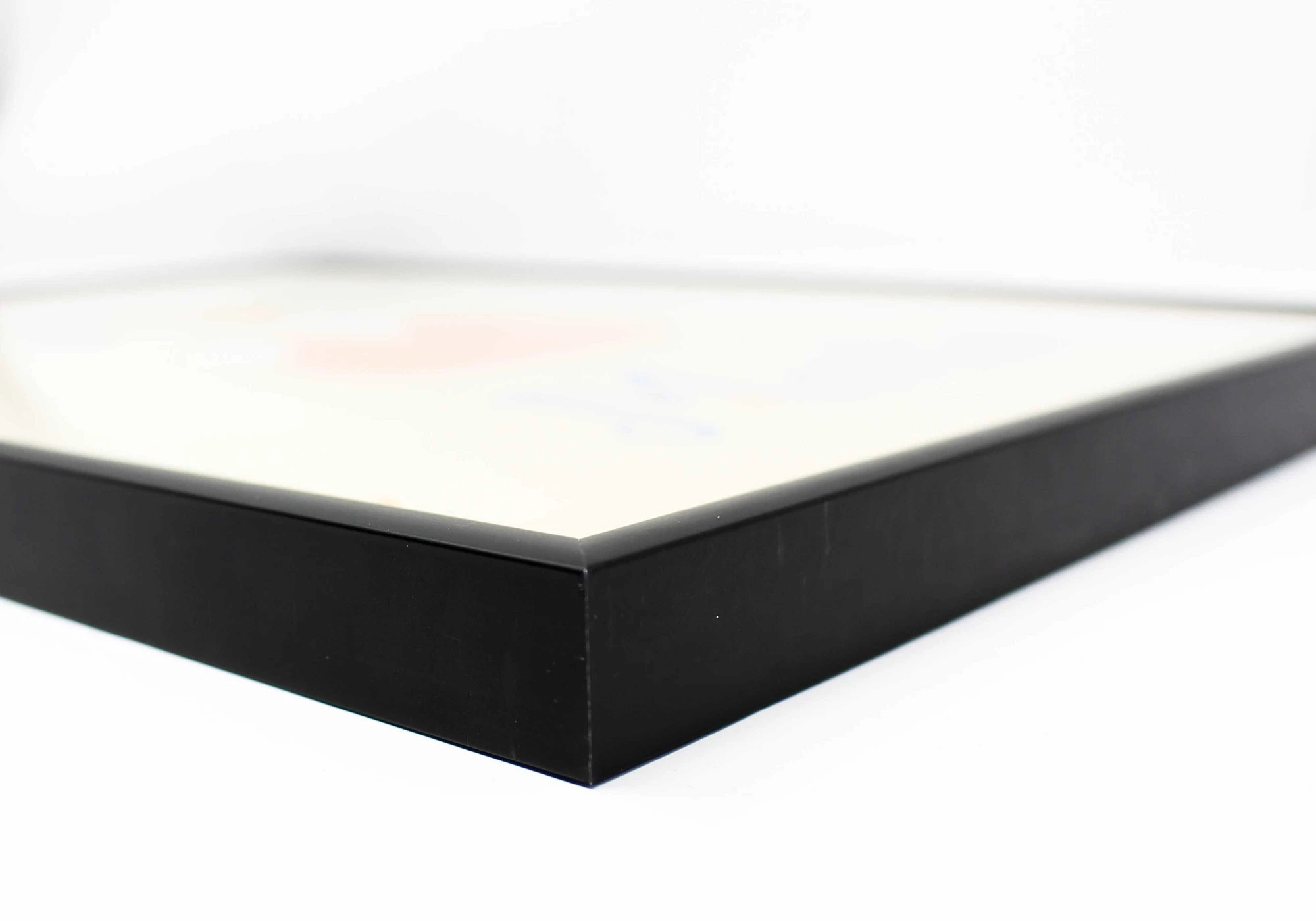 Cadre photo A3 élégant en aluminium noir mat pour affiches du même format soit 29,7x42 cm.