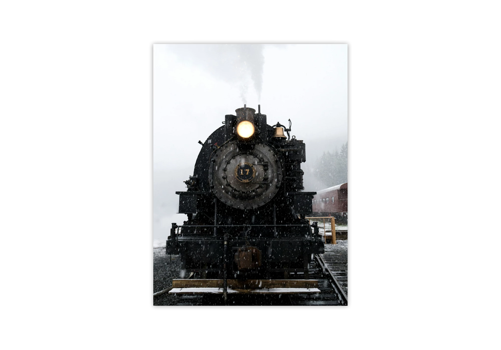 Transformez l'intérieur de votre maison avec ce poster représentant une locomotive ancienne. L'ajout parfait à votre collection d'affiches, idéal pour tous les passionnés de trains et amateurs de décoration intérieure. Apportez une touche de nostalgie et de charme rétro chez vous.