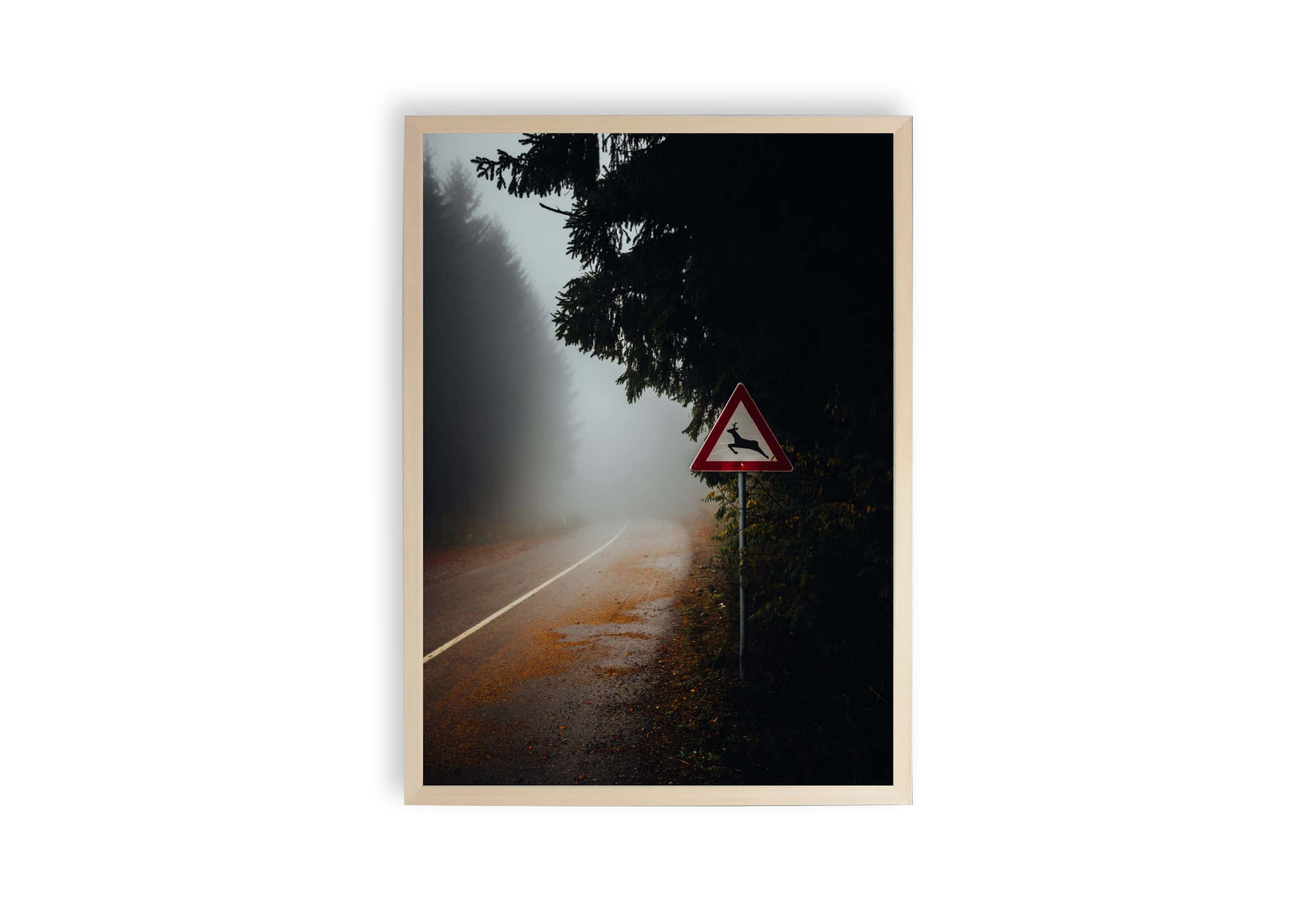Affichez l'élégance zen dans votre maison avec ce cadre captivant. Un chemin brumeux bordé de forêts évoque mystère et tranquillité. Parfait pour enrichir vos intérieurs, ce poster encadré ajoute une touche sophistiquée à vos espaces de vie. Idéal pour les amateurs de nature.