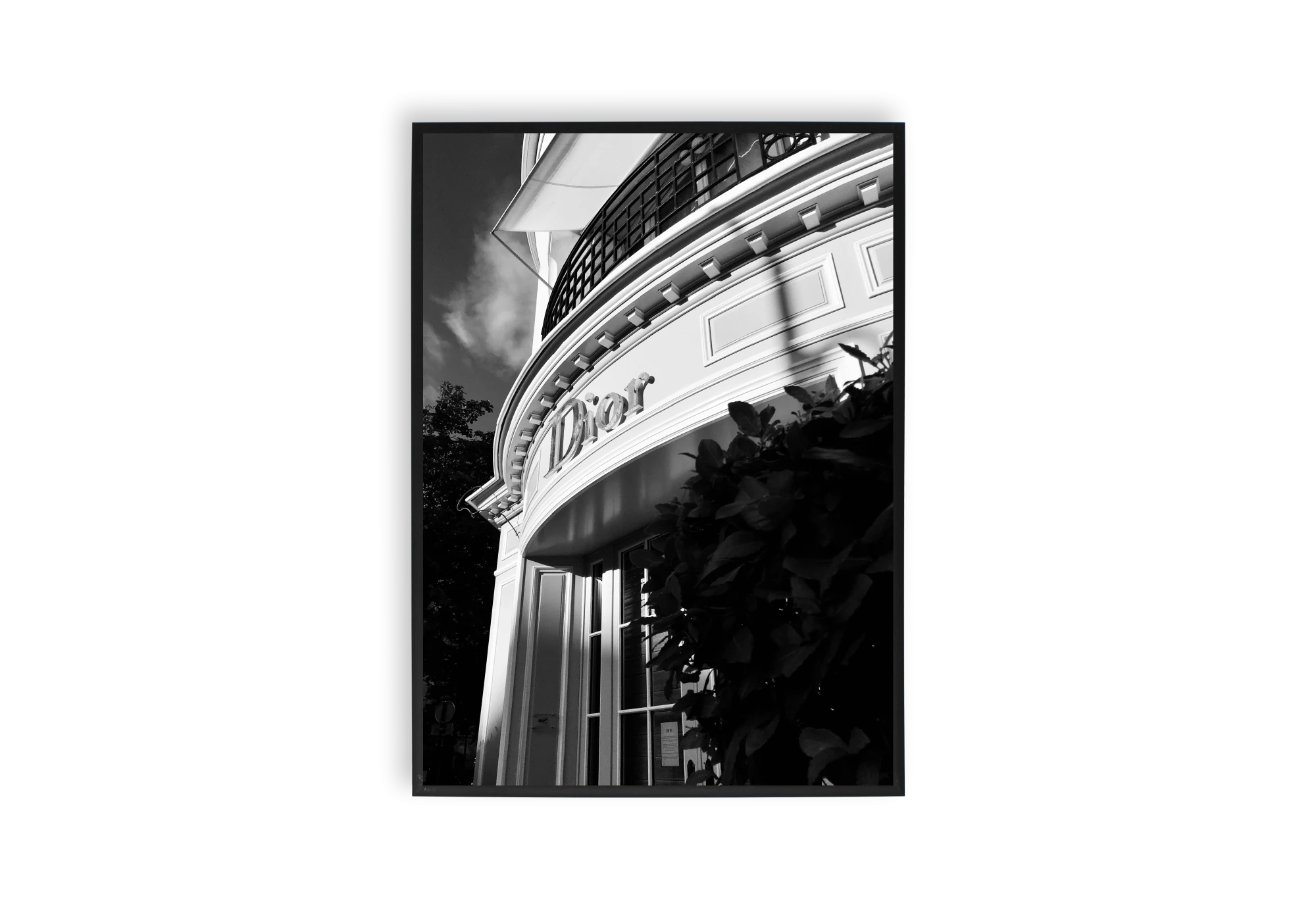 Ajoutez une touche de sophistication à votre maison avec ce poster en noir et blanc. Parfait pour un cadre moderne, il apporte une ambiance de luxe et de style à tout intérieur. Un incontournable pour les amateurs d'affiches design et de décoration esthétique.