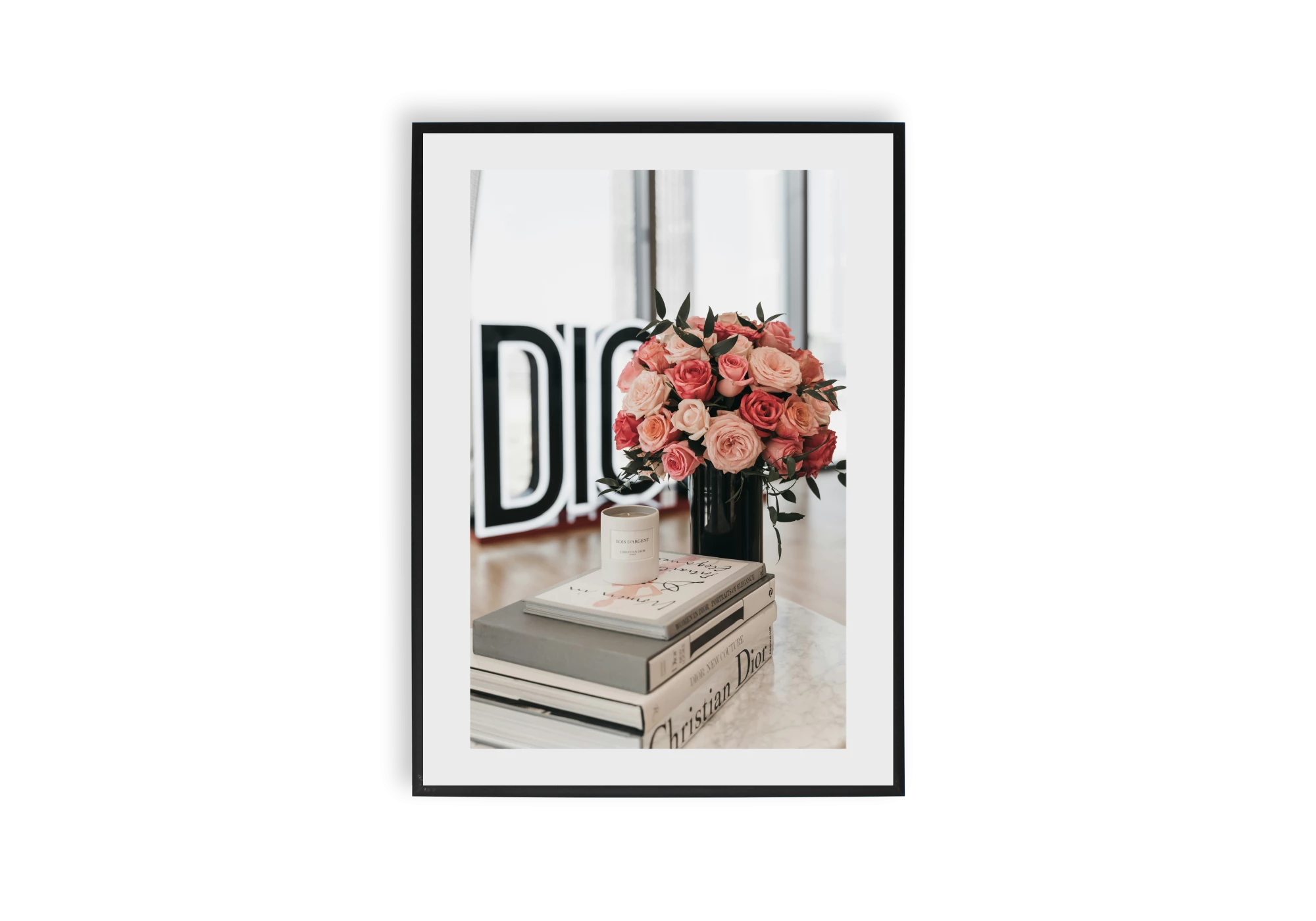Affichez l'élégance dans votre maison avec ce cadre mettant en scène un bouquet de roses et des livres. Ce poster ajoute une touche de sophistication à votre intérieur, combinant art et décoration pour un effet chic et harmonieux.