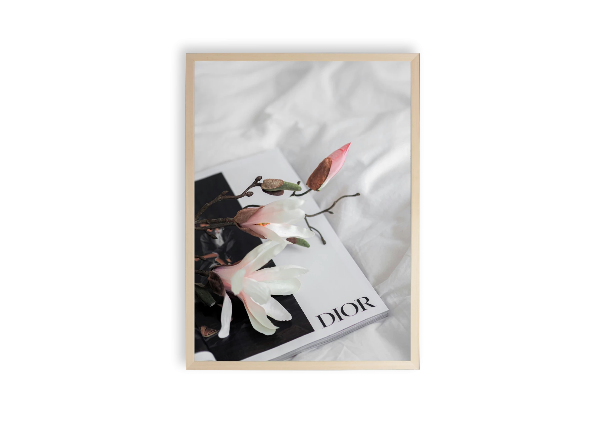 Découvrez ce cadre décoratif qui marie harmonieusement nature et design. Parfait pour embellir votre maison, ce poster ajoute une touche raffinée à votre intérieur avec ses affiches saisissantes, rehaussant ainsi l'atmosphère de votre espace de vie.