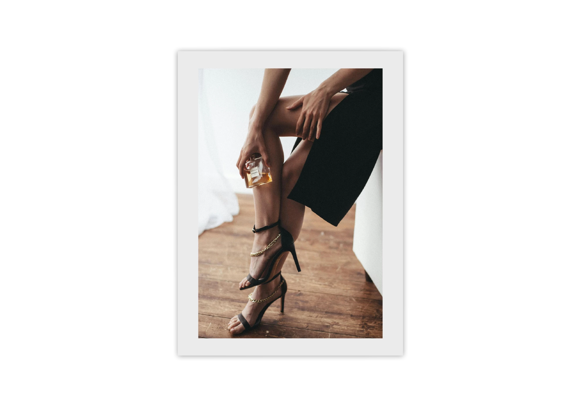 Ajoutez une touche de sophistication à votre maison avec ce poster encadré. Parfait pour l'intérieur, il met en valeur des éléments raffinés et captivants pour enrichir vos affiches de décoration. Idéal pour ceux cherchant un cadre contemporain et chic.