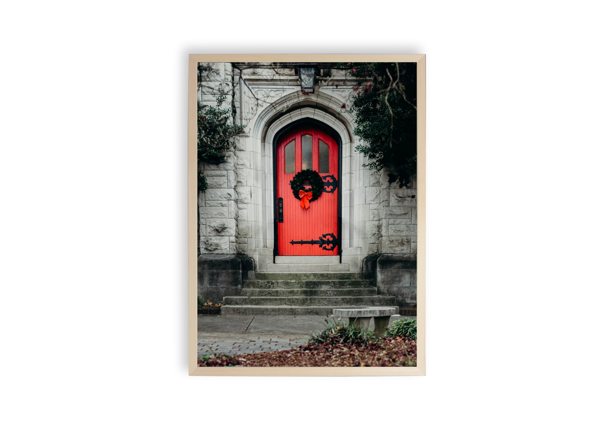 Découvrez l'élégance avec cette affiche captivante d'une porte rouge ornée d'une couronne festive. Idéale pour ajouter du caractère à l'intérieur de votre maison, ce poster encadré apporte une touche d'intrigue et de charme à votre espace de vie.