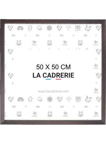 Cadre photo 50x50 cm en bois de couleur marron foncé.